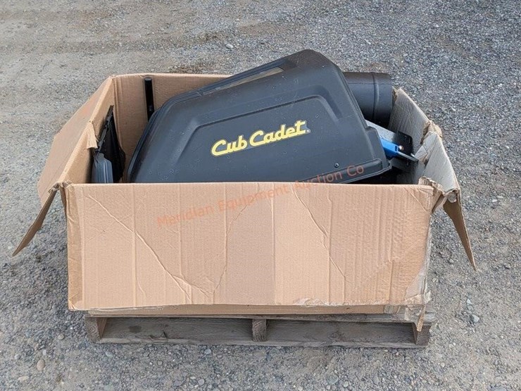 cub-cadet-19a30030100-bagger-image-1