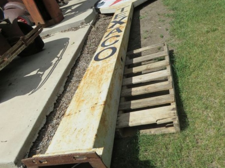 texaco-porcelain-sign-on-pole-with-frame-image-2