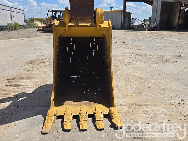 2019-caterpillar-336-image-22