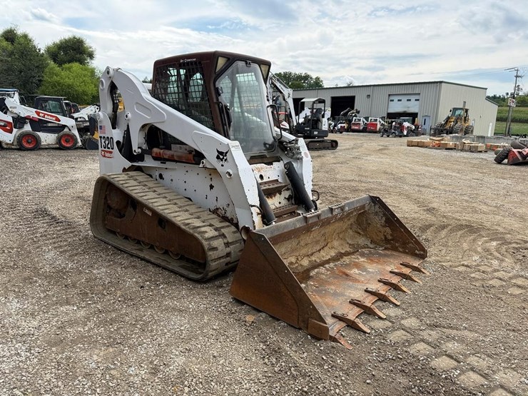 2007-bobcat-t320-image-6