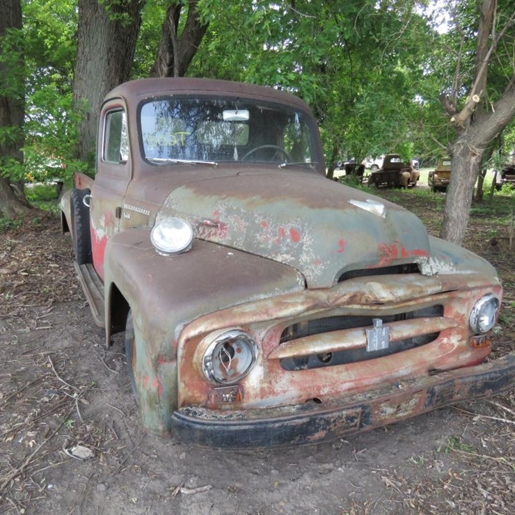 1953 INTERNATIONAL R110
