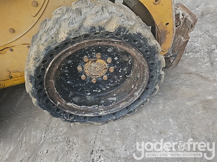 caterpillar-246-image-16