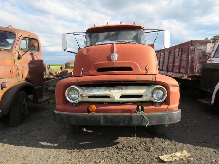 1956-ford-c600-image-2