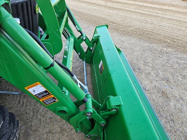john-deere-3033r-image-34