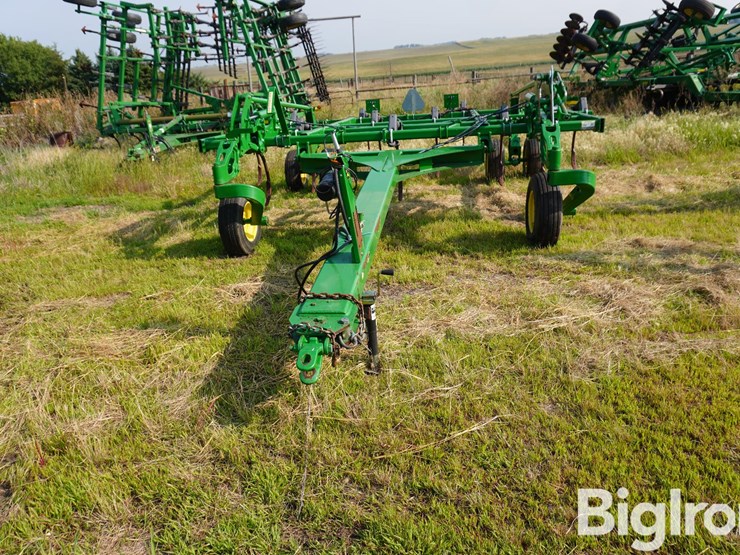 john-deere-2410-image-2