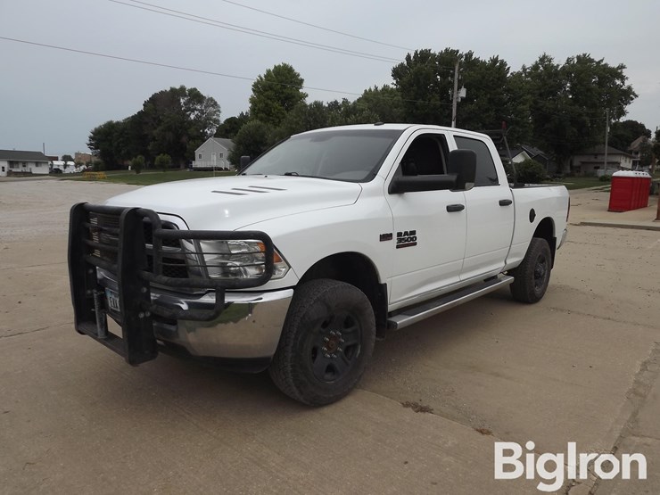 2016-ram-2500-st-image-1