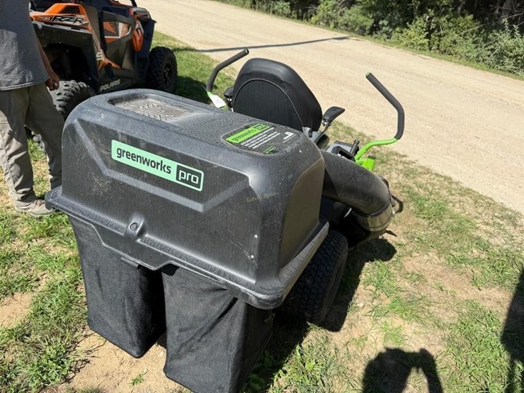 greenworks-pro-zero-turn-electric-mower-image-4