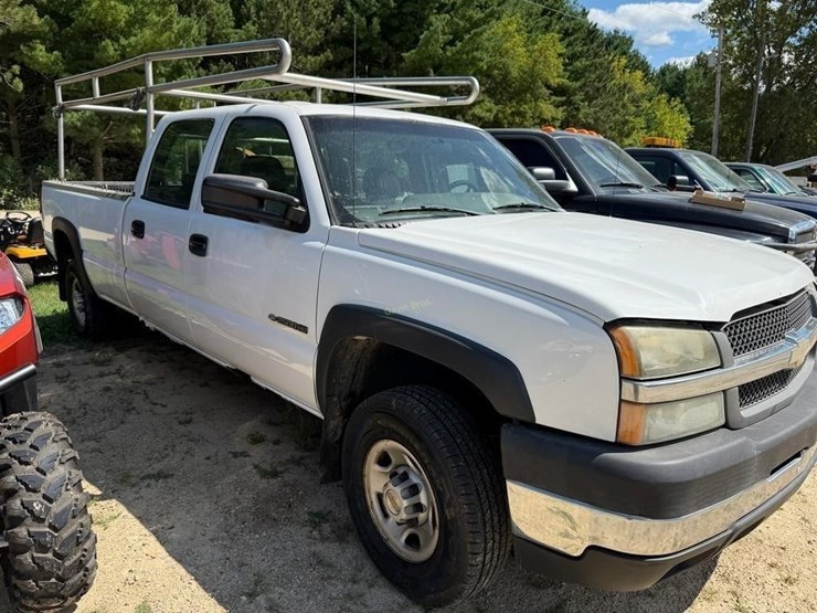 2004-chevrolet-2500-image-2