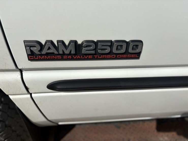 2001-dodge-2500-image-32