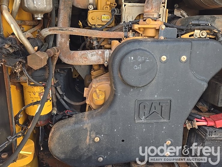 2020-caterpillar-272d-image-31