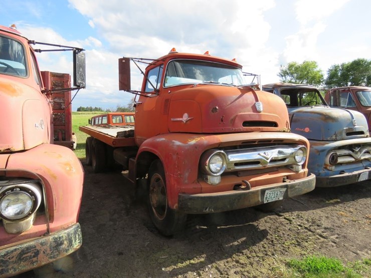 1956-ford-c600-image-1