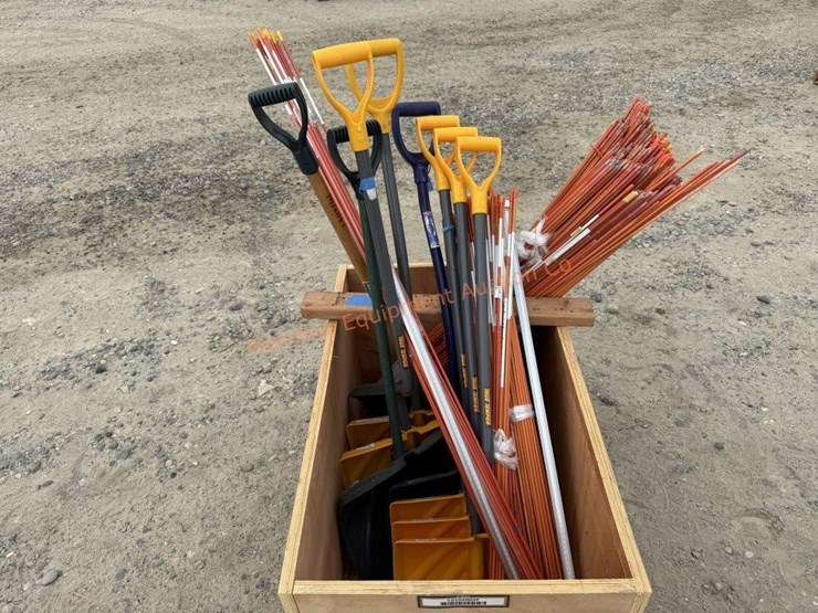 asst.-snow-shovels-&-reflective-rods-image-9