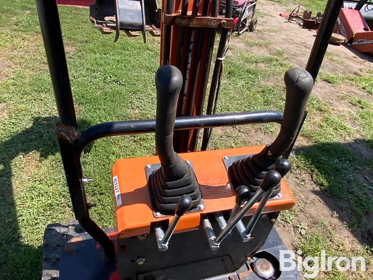 agt-industrial-mini-excavator-image-17