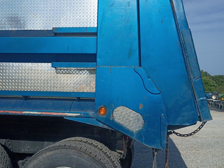 1985-peterbilt-359-image-5