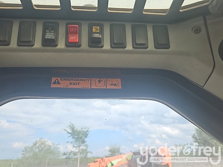2011-bobcat-s185-image-30