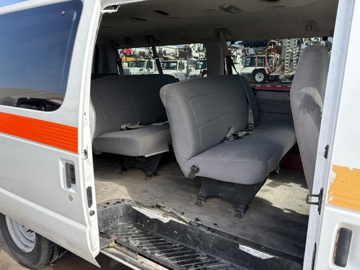 2006-ford-e350-image-13