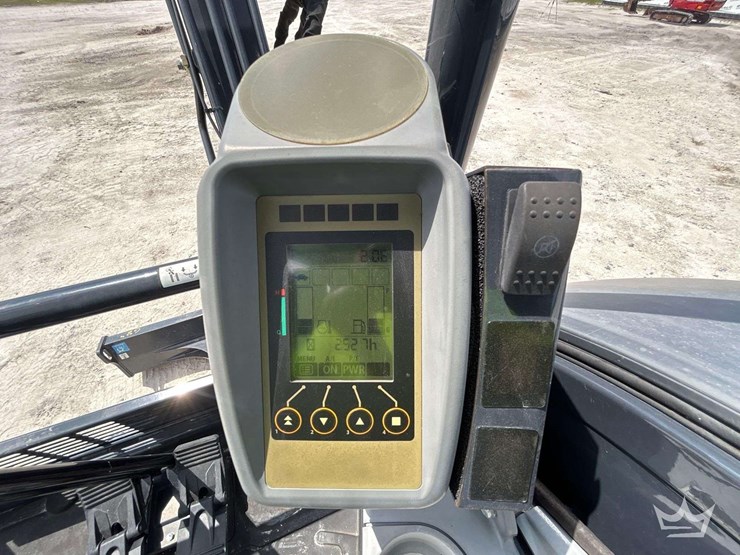2023-deere-35g-image-27