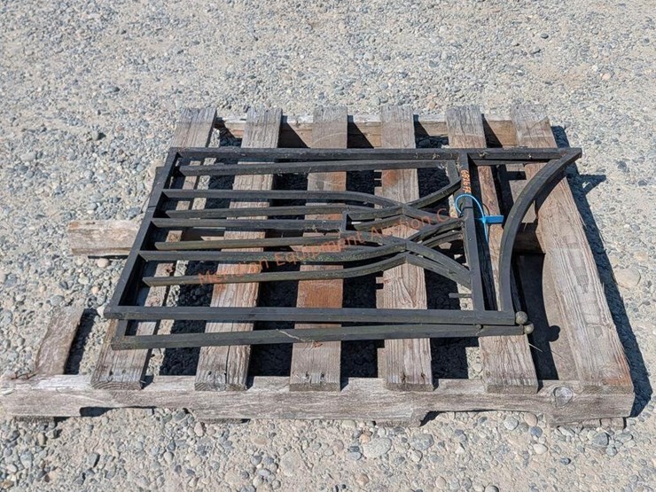 ~4'-outdoor-garden-gate-image-4