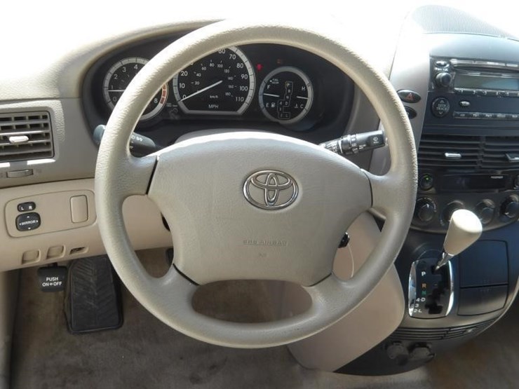 2006-toyota-sienna-image-17