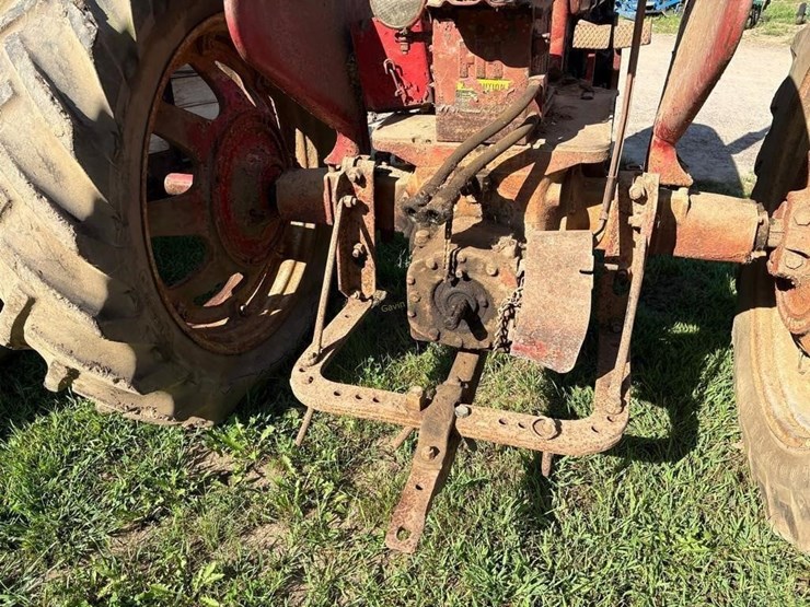 farmall-350-diesel-tractor-image-9