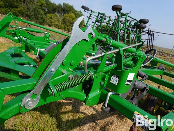 john-deere-2410-image-19