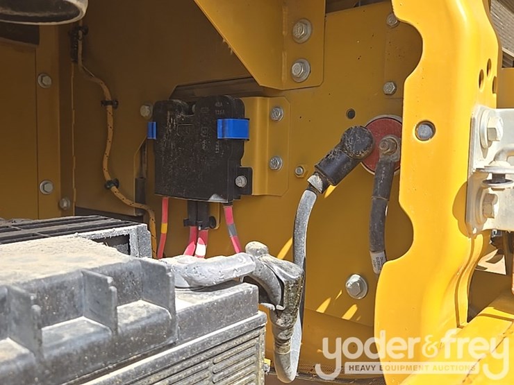 2019-caterpillar-336-image-31