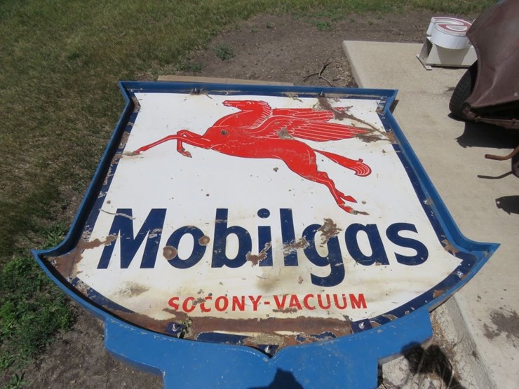 mobilgas-porcelain-sign-on-pole-with-frame-image-2