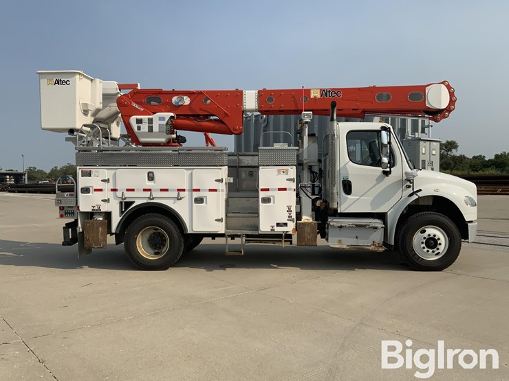2015-freightliner-m2-106-image-4