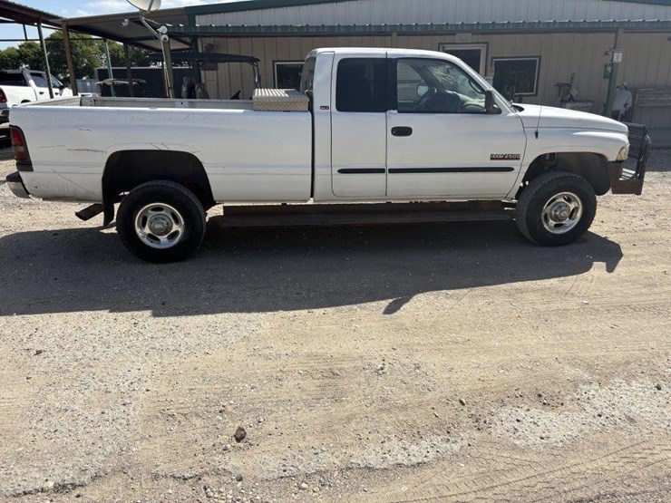 2001-dodge-2500-image-2