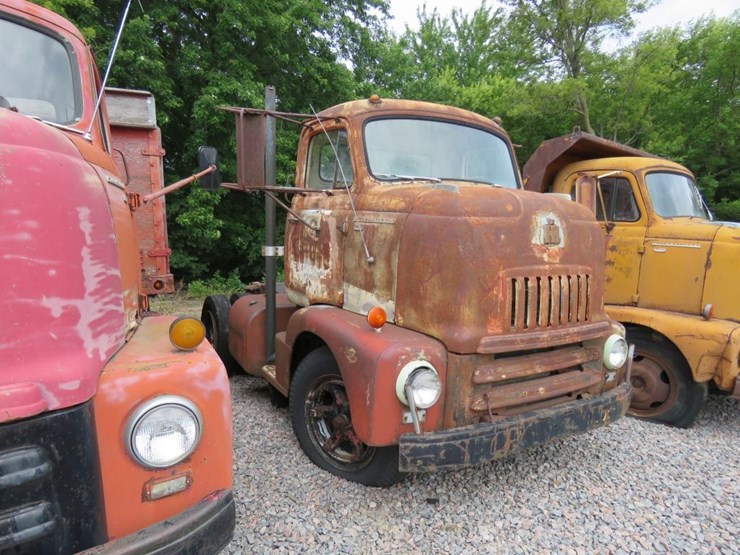 1952-international-coe-truck-image-3