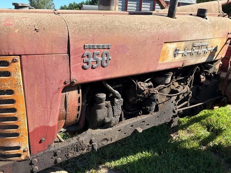 farmall-350-diesel-tractor-image-4