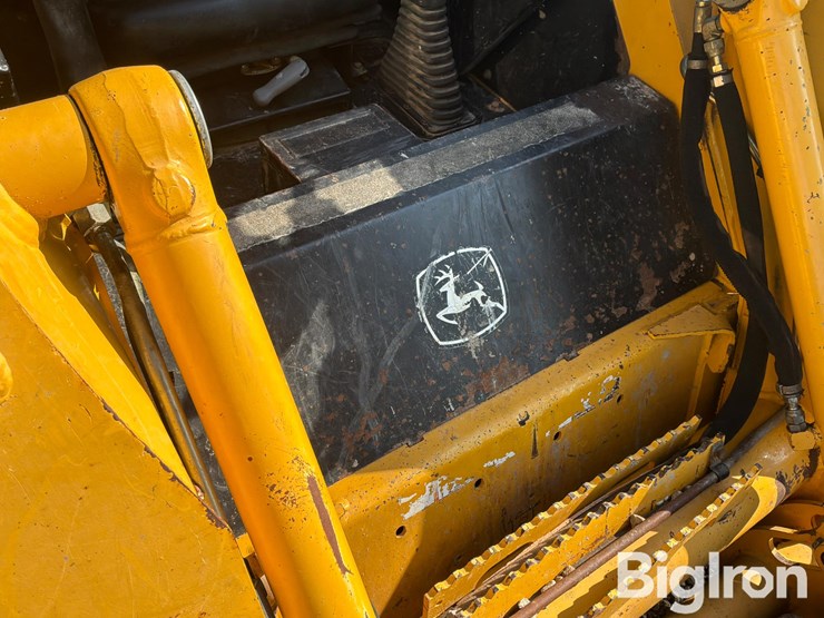 2004-john-deere-250-image-18