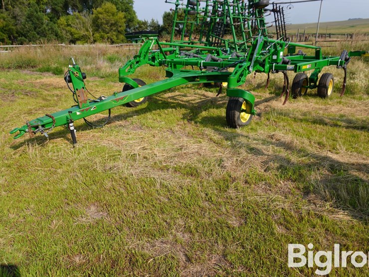 john-deere-2410-image-1