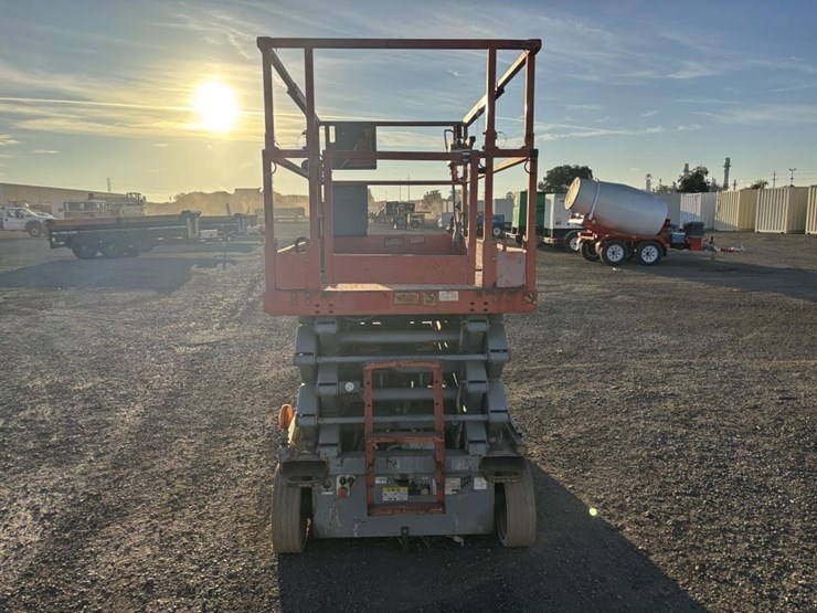 2013-skyjack-sj3-4632-scissor-lift-image-6
