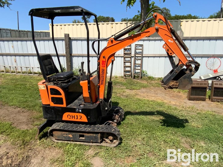 agt-industrial-mini-excavator-image-4