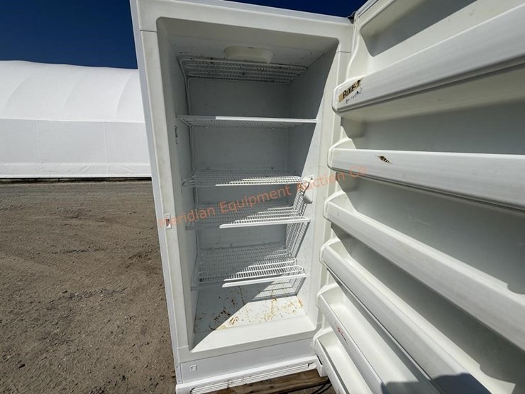 frigidaire-standup-freezer-image-7