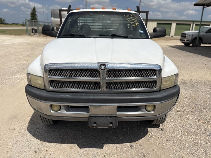 2001-dodge-3500-image-10