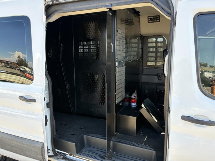 2020-ford-transit-image-11