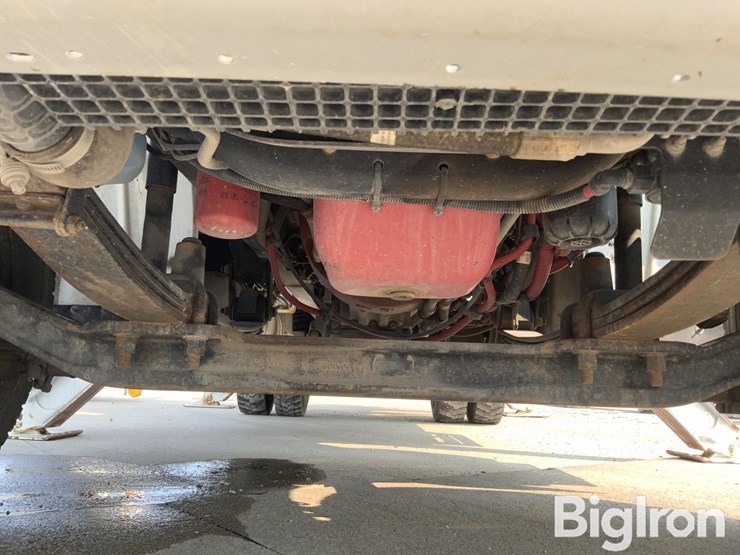 2015-freightliner-m2-106-image-20
