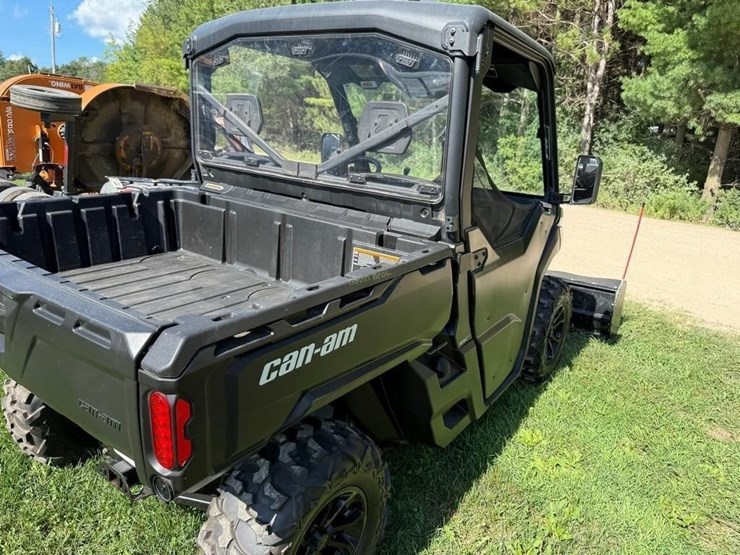 2023-can-am-defender-hd7-700-utv-image-3