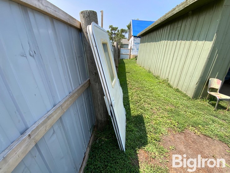camper-swing-doors-image-8