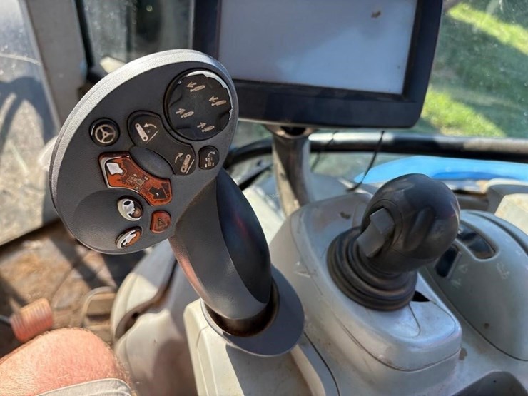 new-holland-t7.250-image-18
