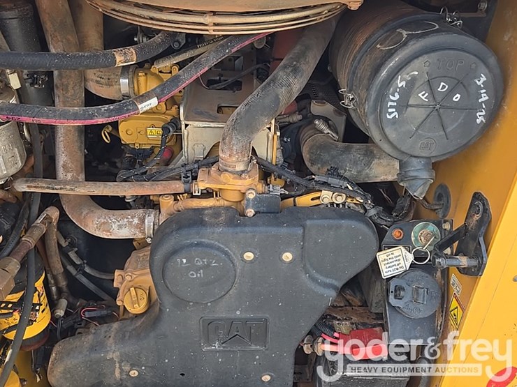 2020-caterpillar-272d-image-33