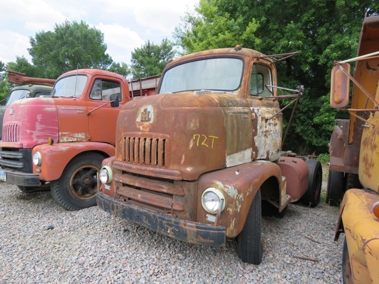 1952-international-coe-truck-image-1