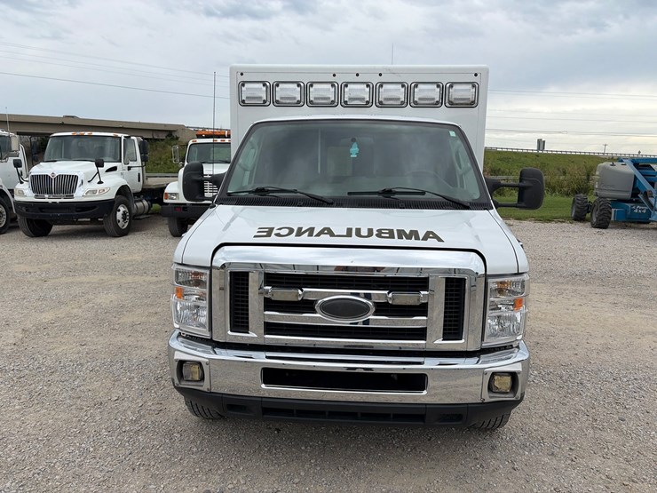 #101-•-2014-ford-ambulance-image-2