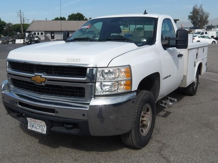 2009-chevrolet-silverado-2500-image-2