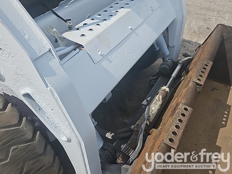 2011-bobcat-s185-image-26