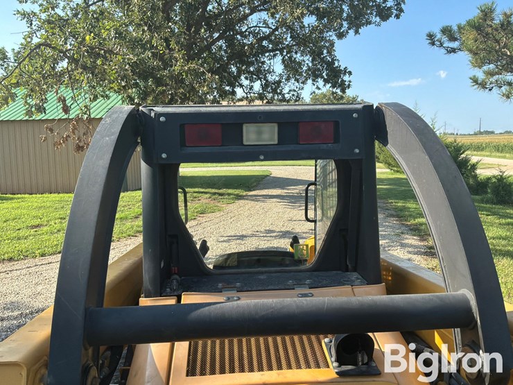 2004-john-deere-250-image-15