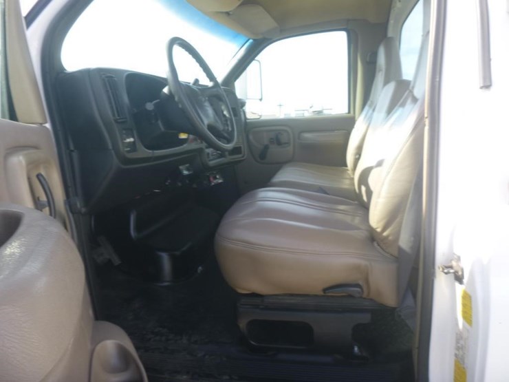 2003-chevrolet-c4500-utility-truck-image-11