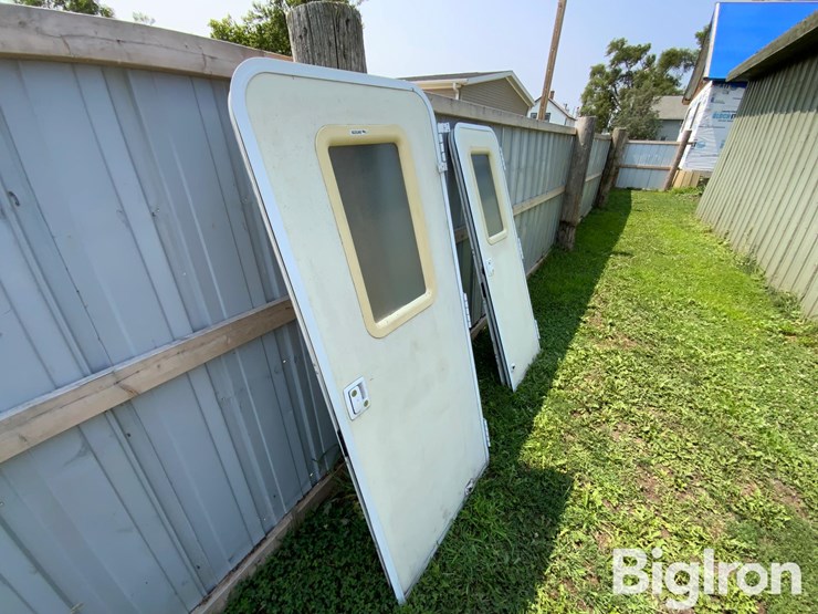 camper-swing-doors-image-1